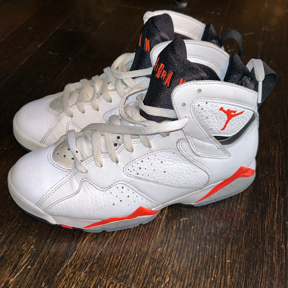 Air Jordan 7 Sneakers.